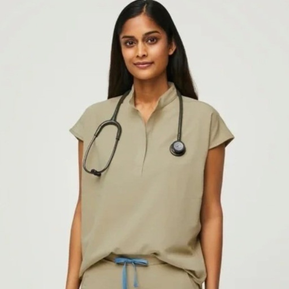 FIGS Technical Collection Scrub Tan Top‎ Size XL